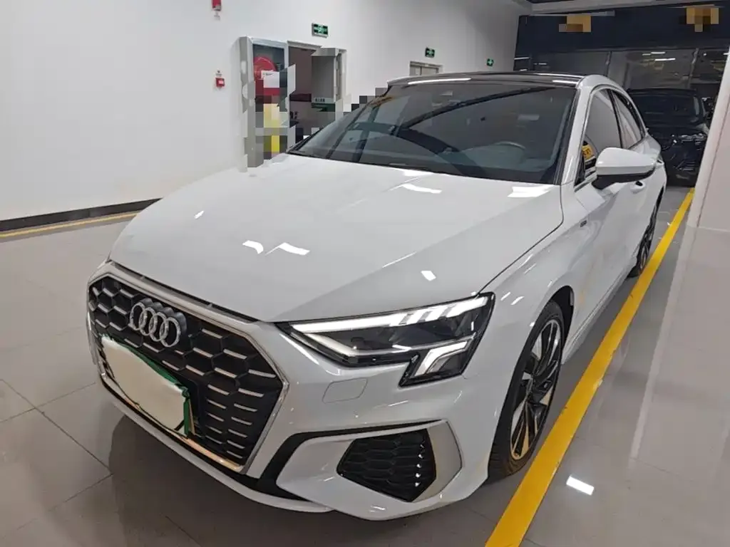 Audi A3 — фото 1