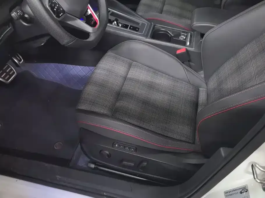 Volkswagen Golf GTI — фото 10
