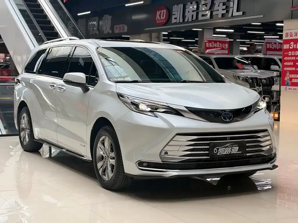 Toyota Sienna — фото 5