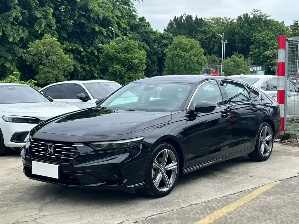 Honda Accord — фото 1