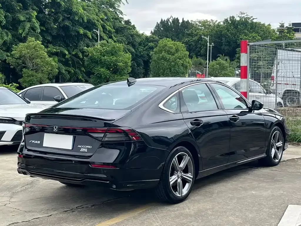 Honda Accord — фото 9
