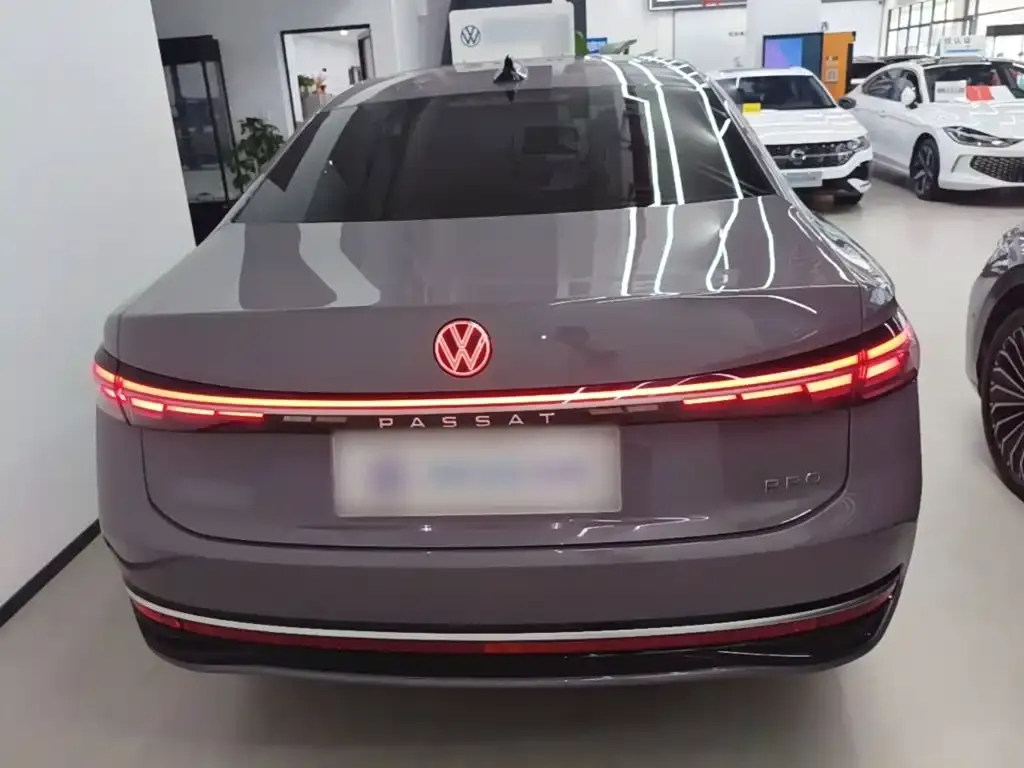 Volkswagen Passat — фото 7