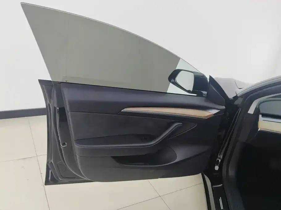 Tesla Model 3 — фото 2