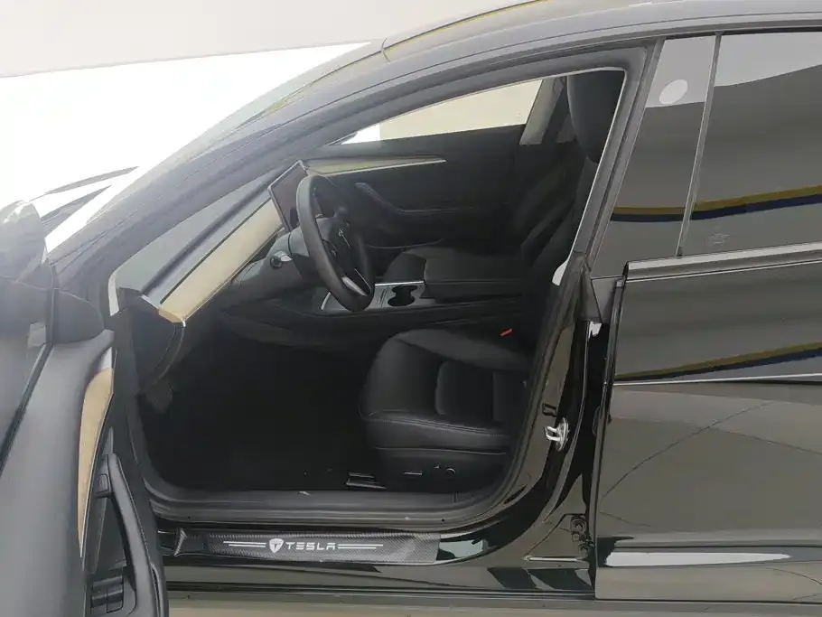 Tesla Model 3 — фото 10