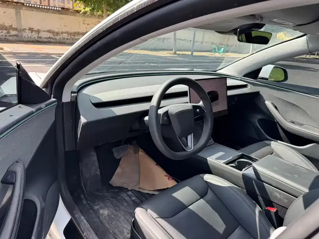 Tesla Model 3 — фото 2