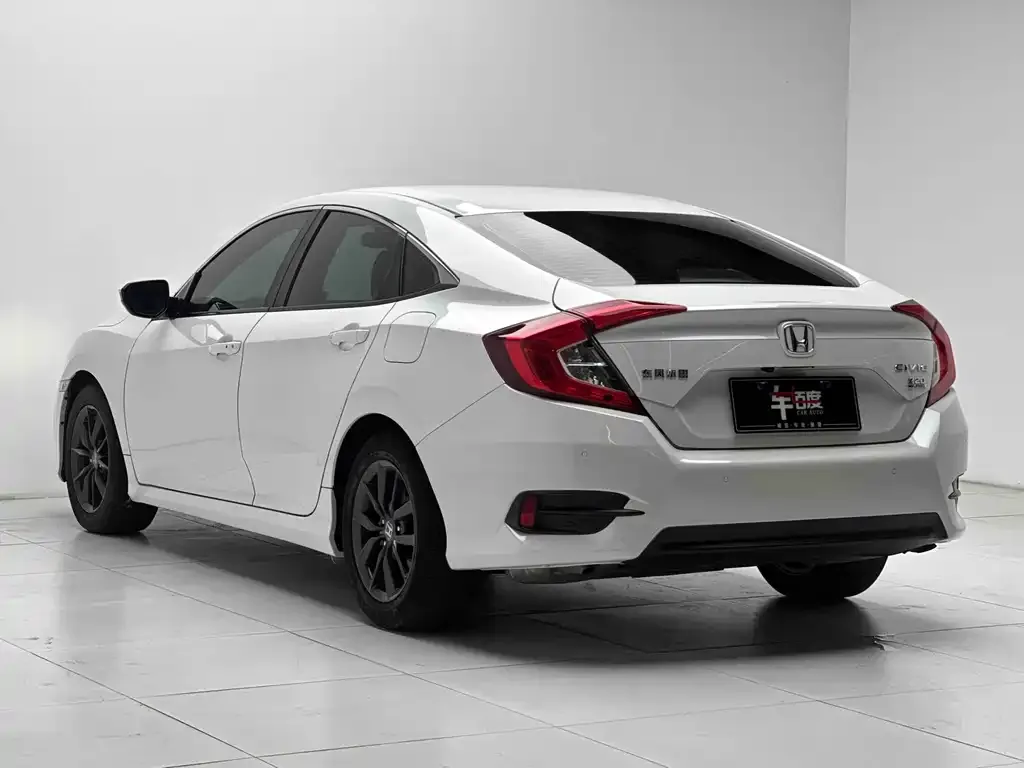 Honda Civic — фото 7