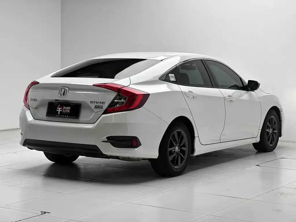 Honda Civic — фото 8