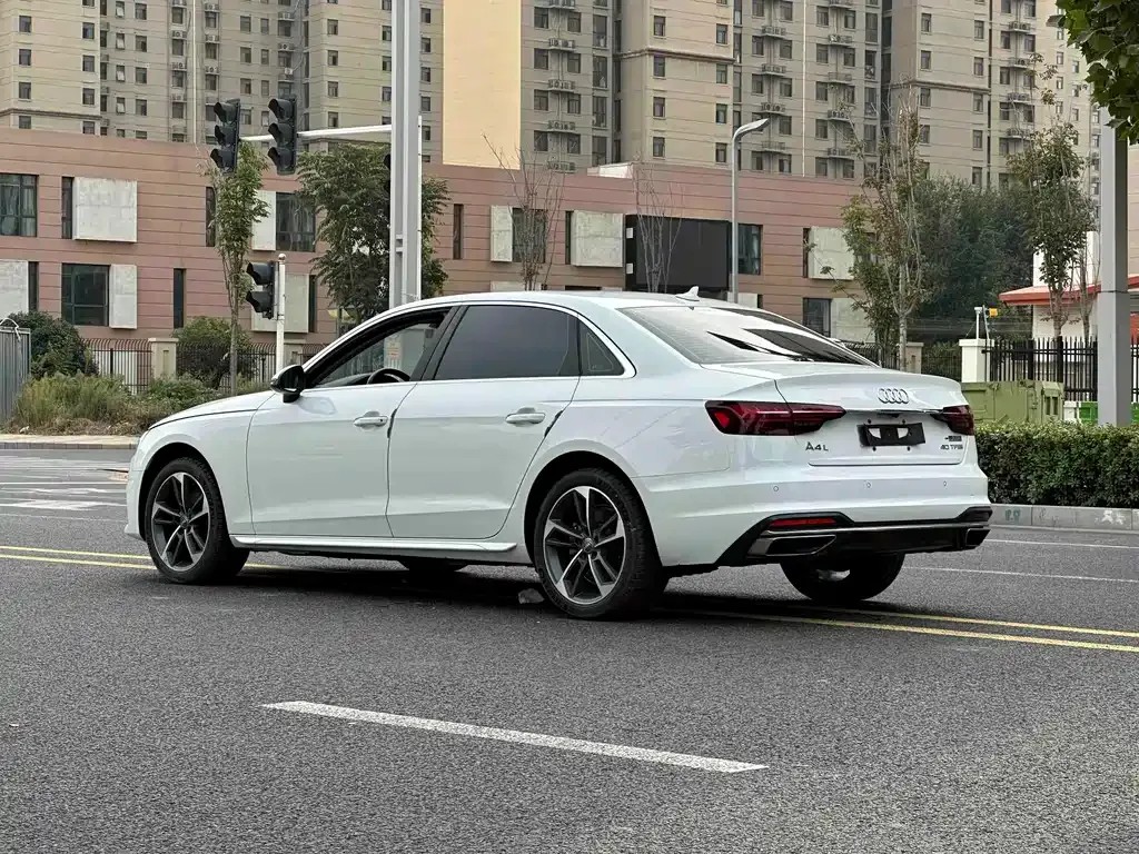Audi A4L — фото 7