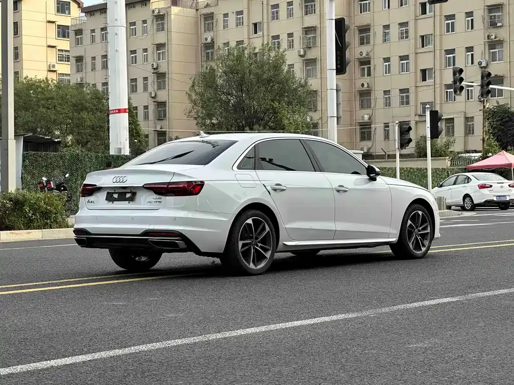 Audi A4L — фото 10