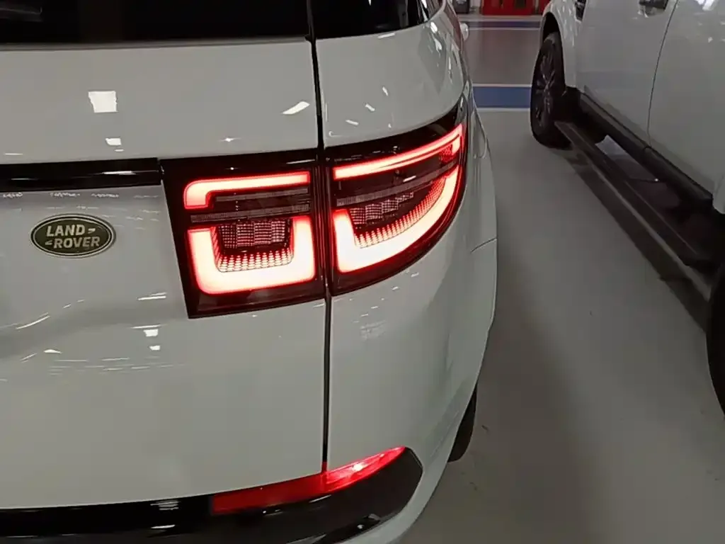 Land Rover Discovery Sport Hybrid — фото 3