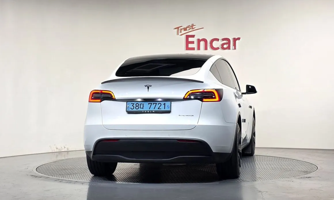Tesla Model Y — фото 6