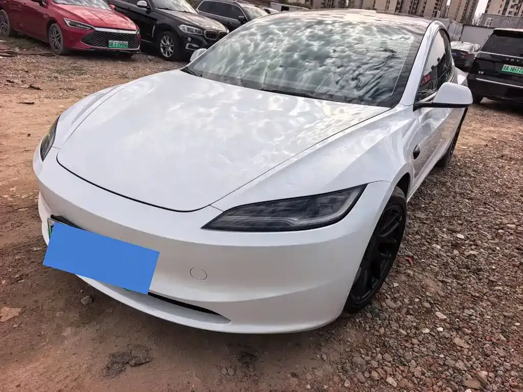 Tesla Model 3 — фото 1