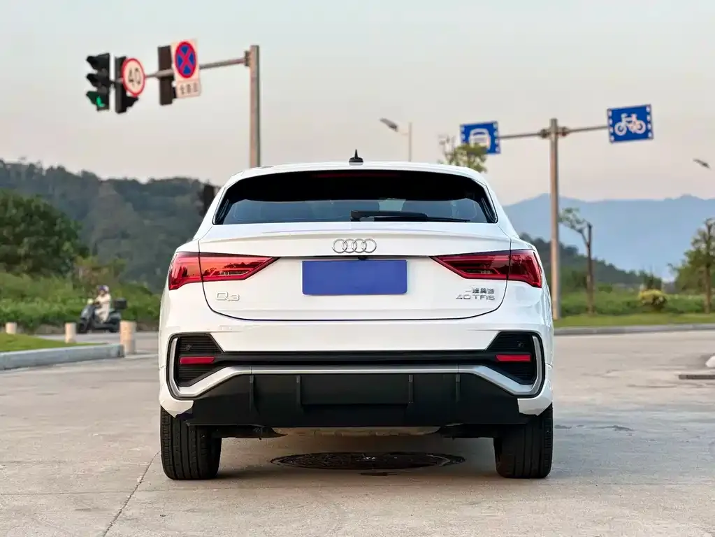 Audi Q3 Sportback — фото 10