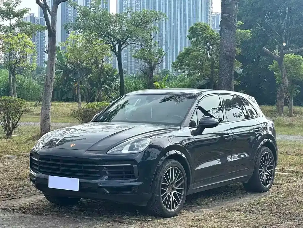 Porsche Cayenne — фото 1