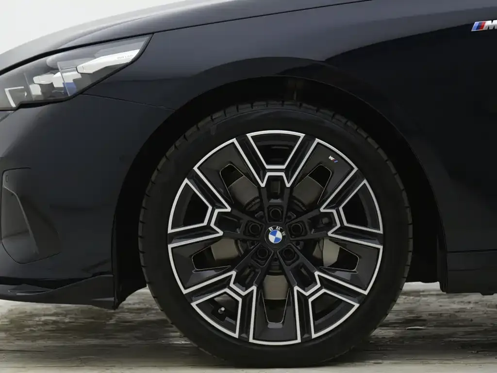 BMW 5 Series — фото 10