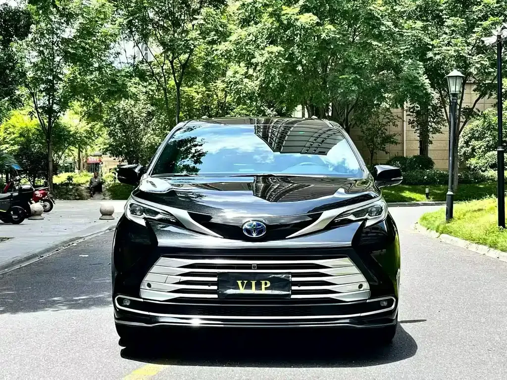 Toyota Sienna — фото 9