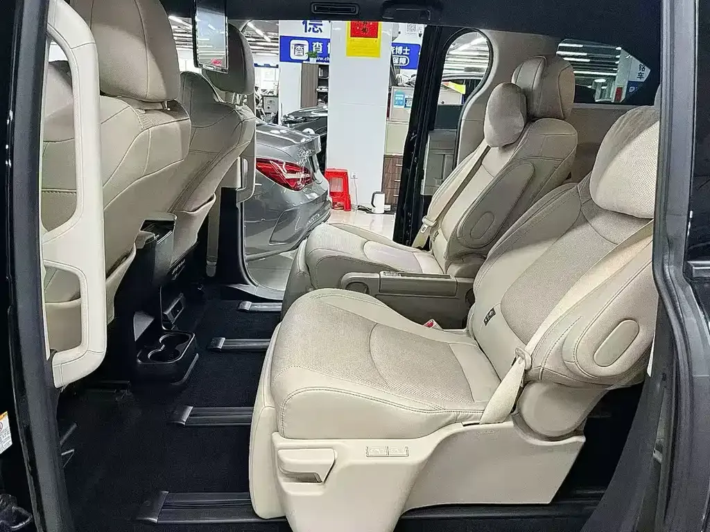 Toyota Sienna — фото 6