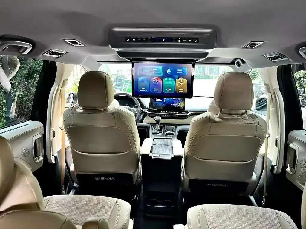 Toyota Sienna — фото 3