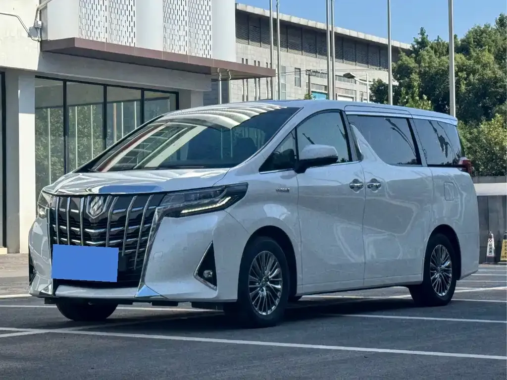 Toyota Alphard — фото 1