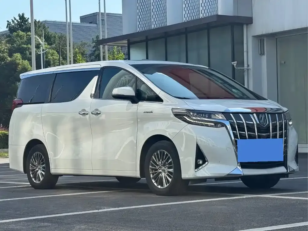 Toyota Alphard — фото 10