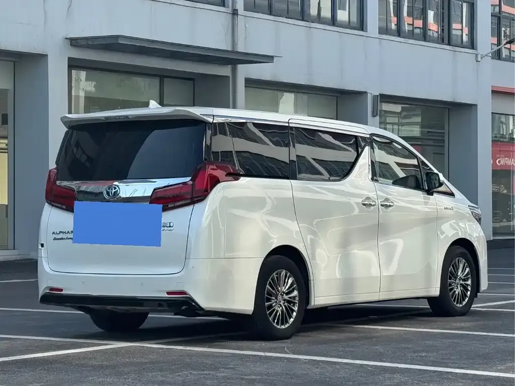 Toyota Alphard — фото 4