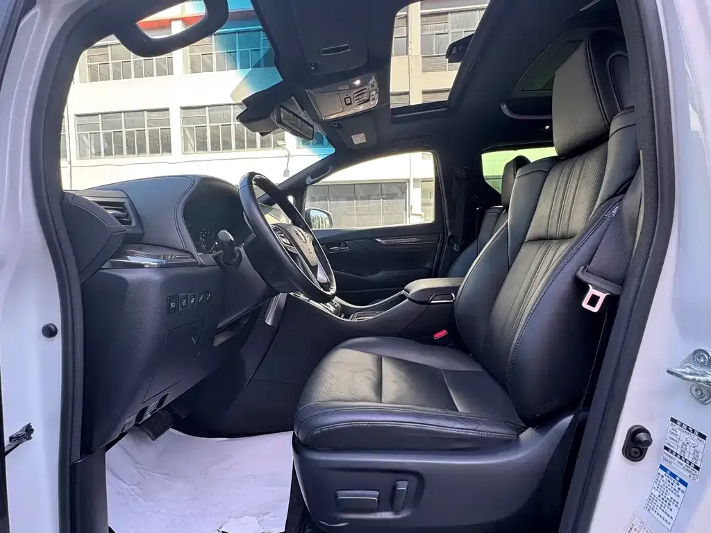 Toyota Alphard — фото 2