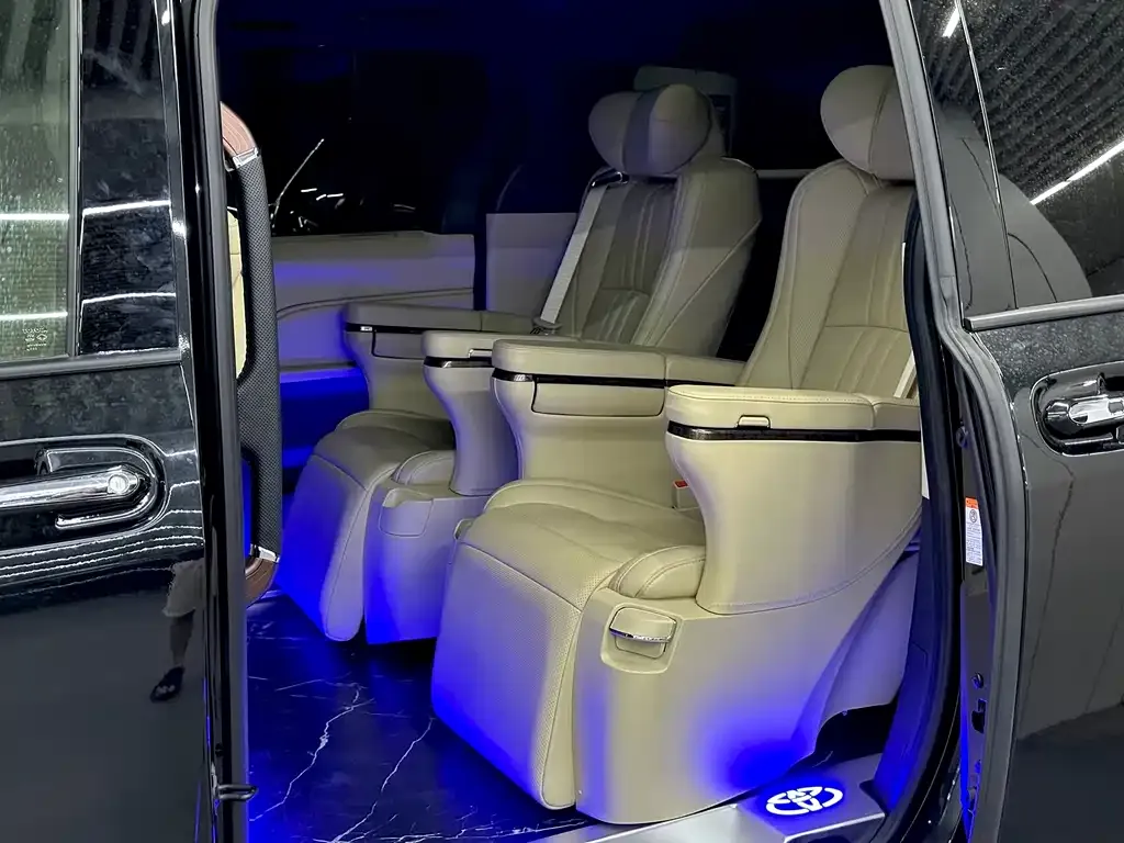 Toyota Granvia — фото 4