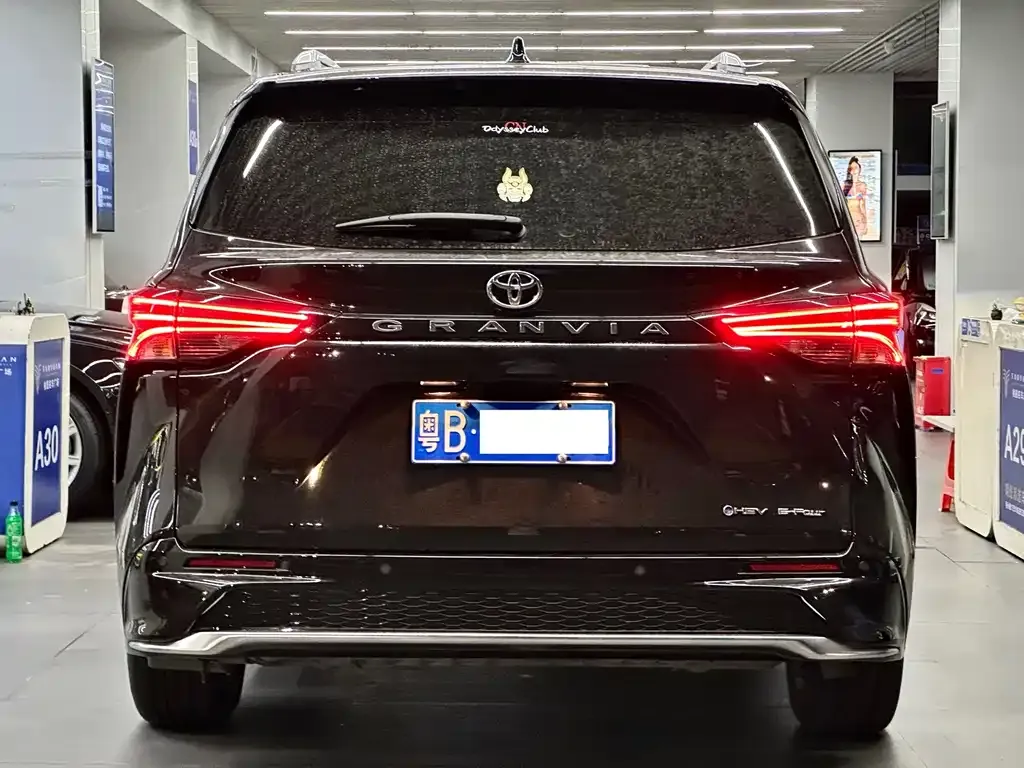 Toyota Granvia — фото 9