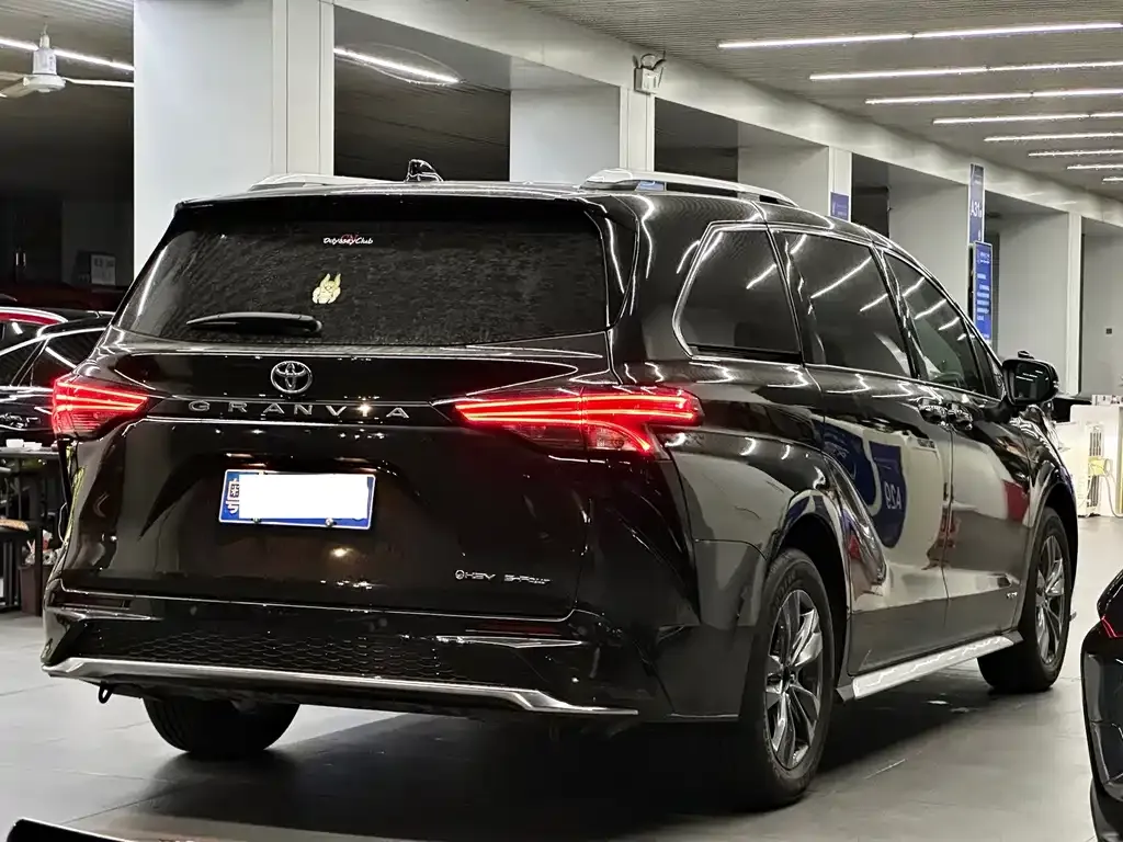 Toyota Granvia — фото 7