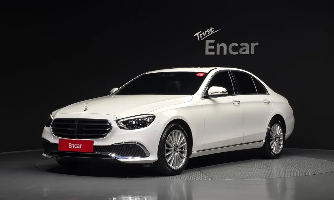 Mercedes-Benz E-Class — фото 1