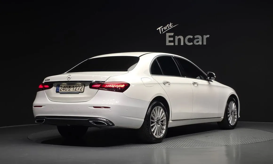 Mercedes-Benz E-Class — фото 2