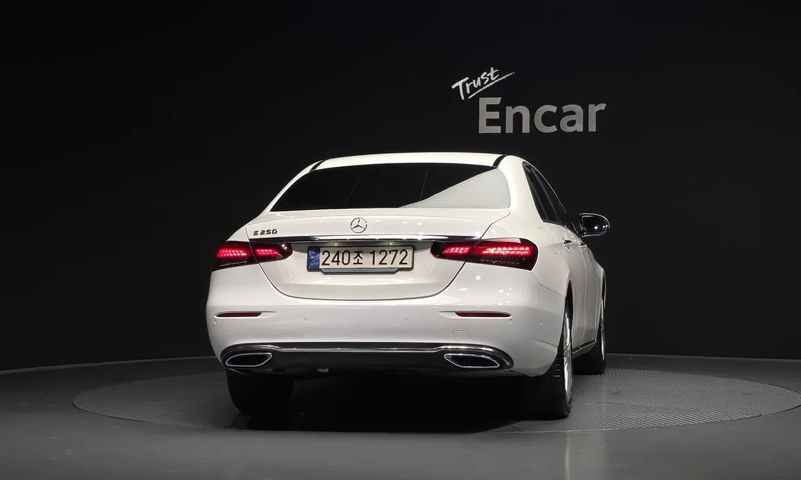 Mercedes-Benz E-Class — фото 4