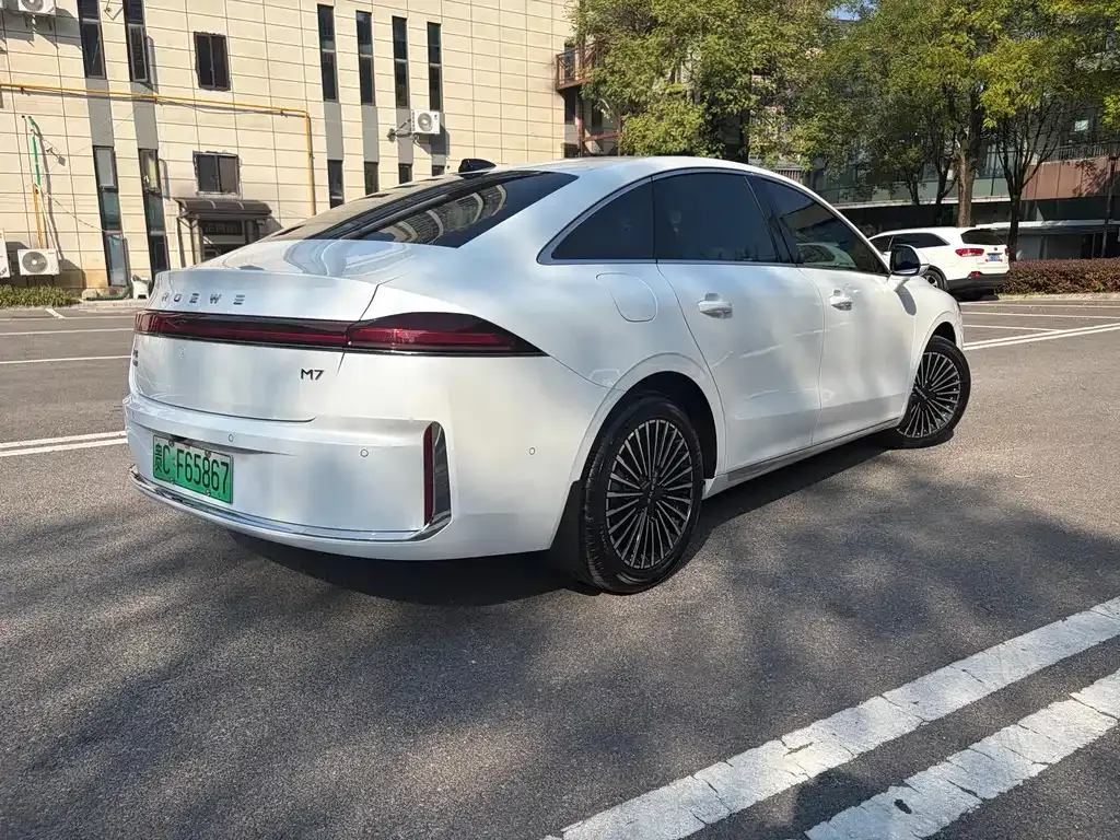 Roewe M7 DMH — фото 3