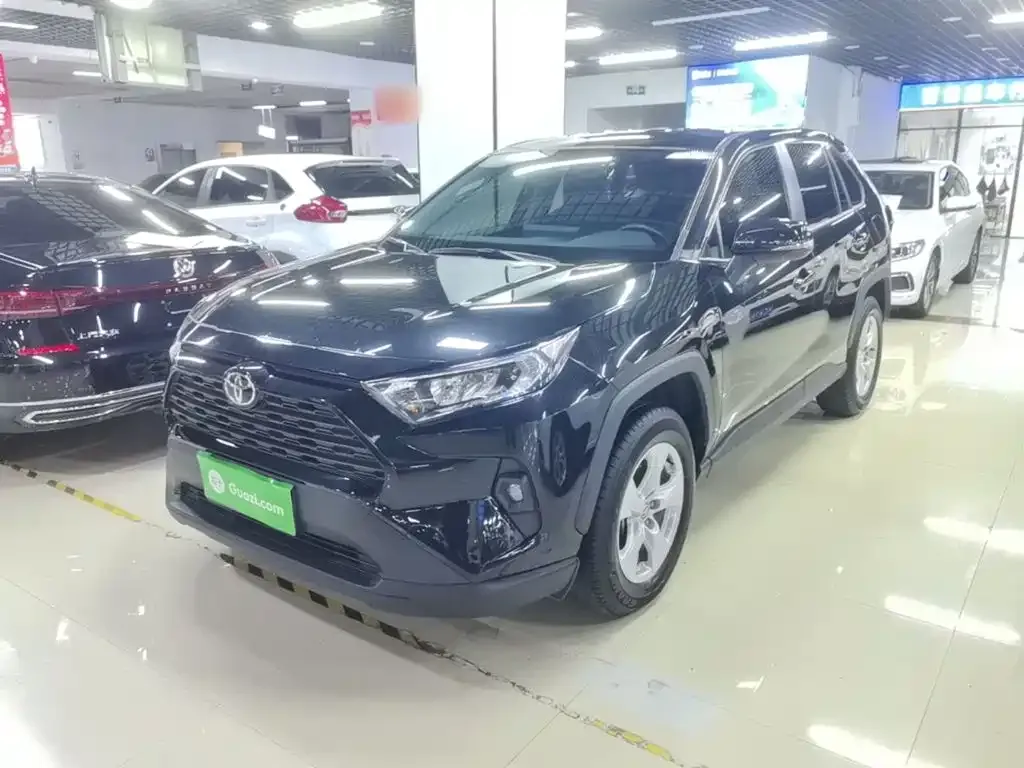 Toyota RAV4 — фото 8