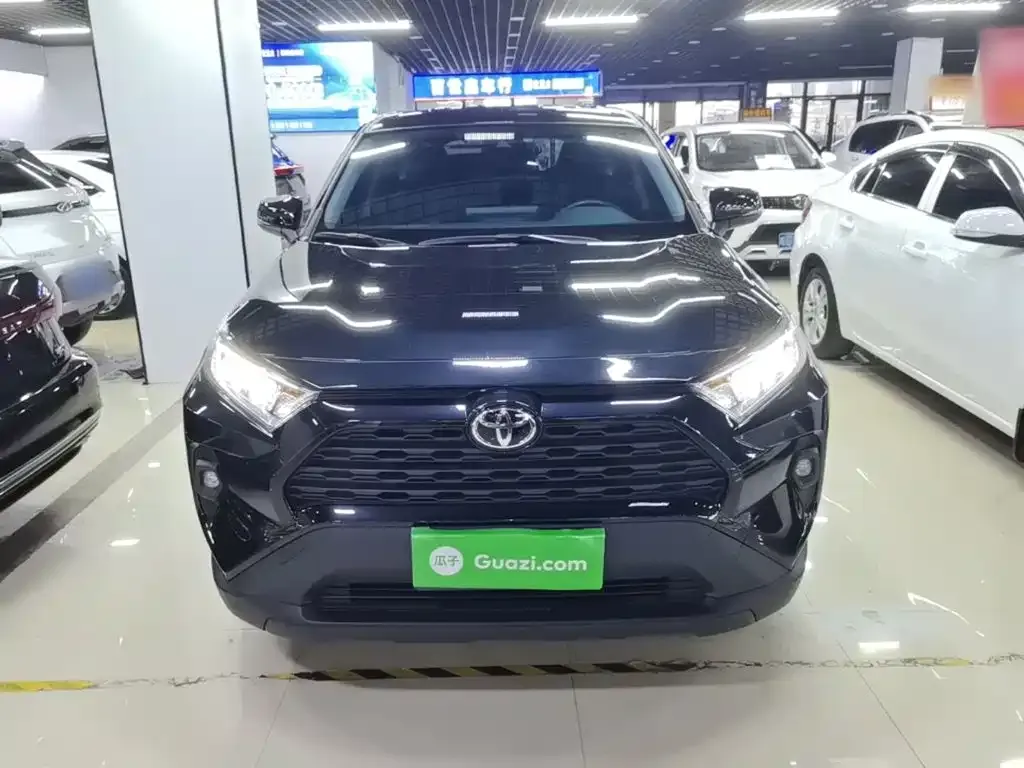 Toyota RAV4 — фото 7