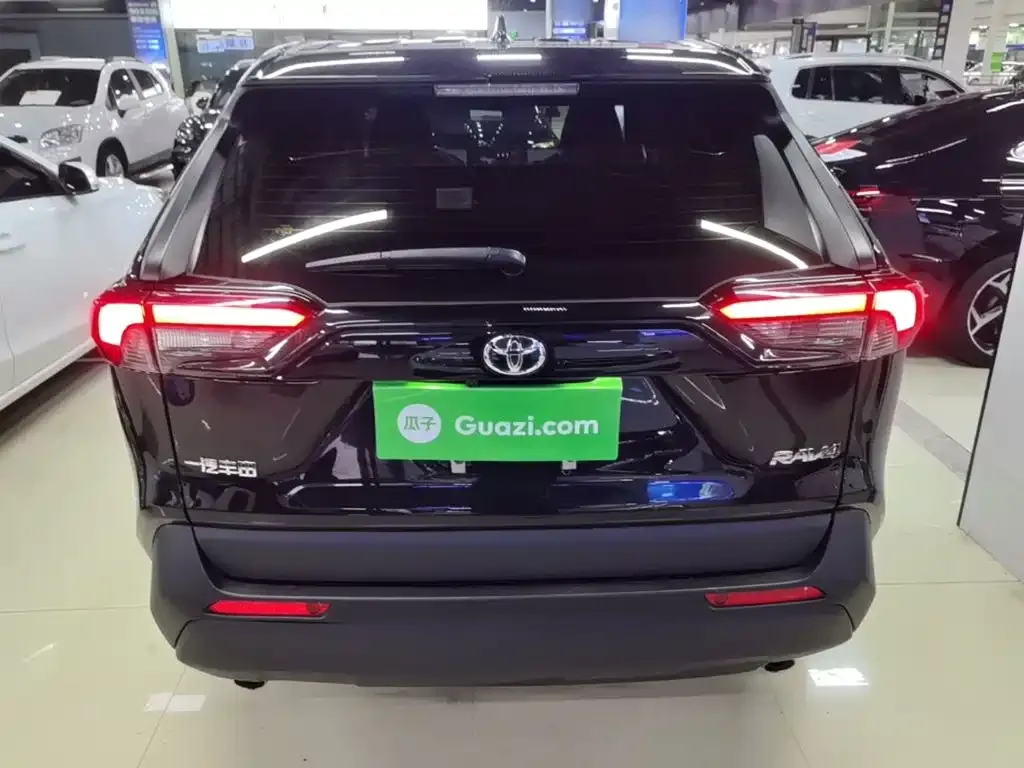 Toyota RAV4 — фото 9