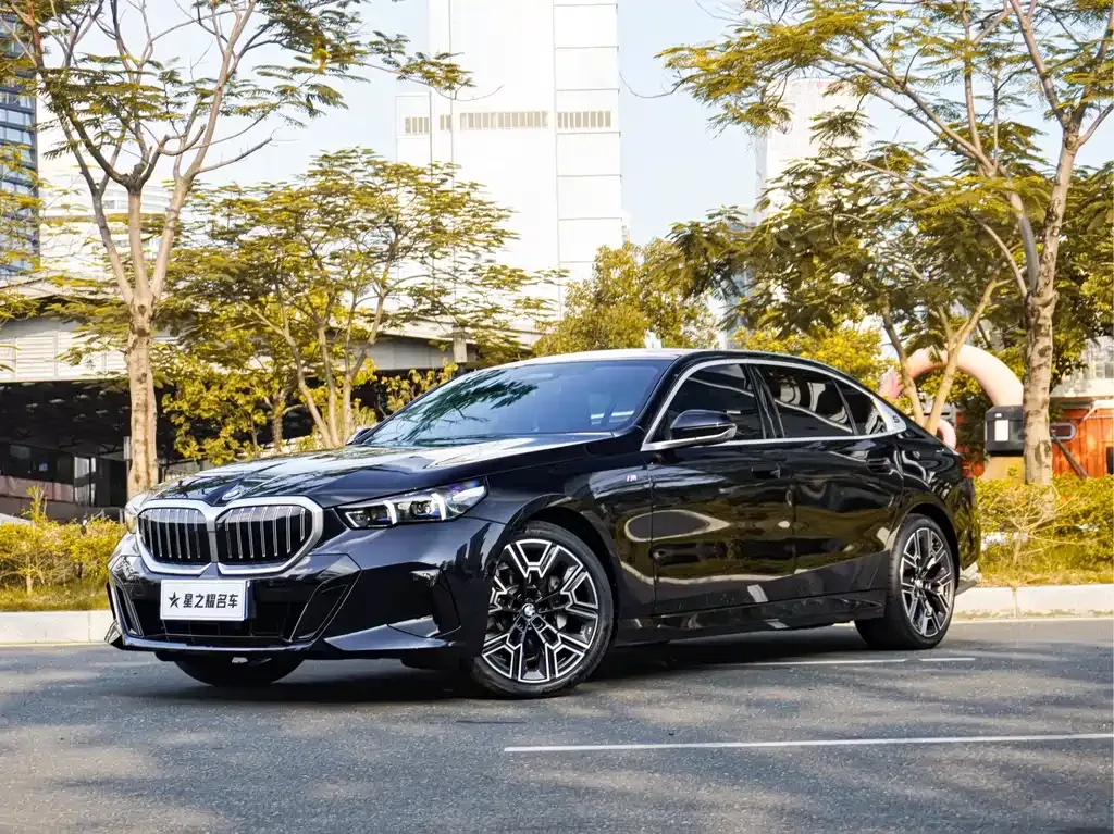 BMW 5 Series — фото 1