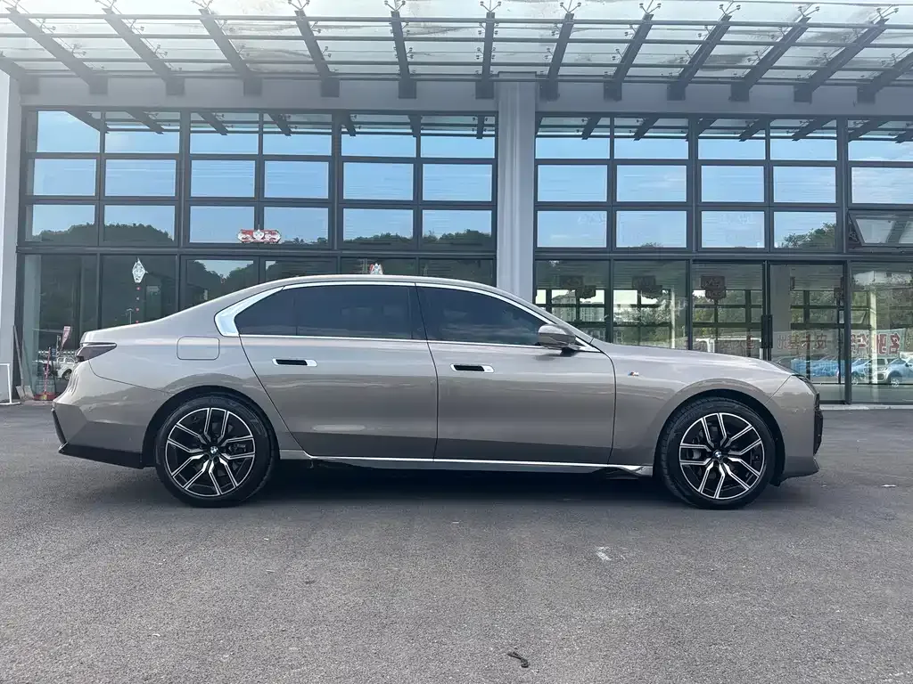 BMW 7 Series — фото 2
