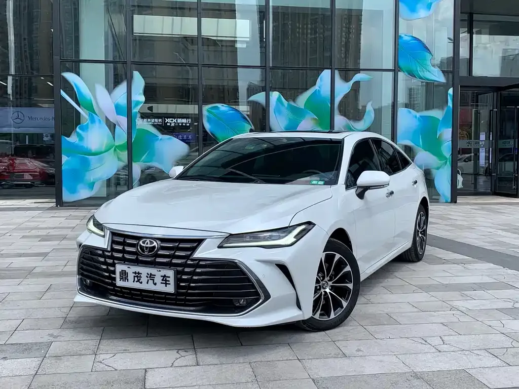 Toyota Avalon — фото 1