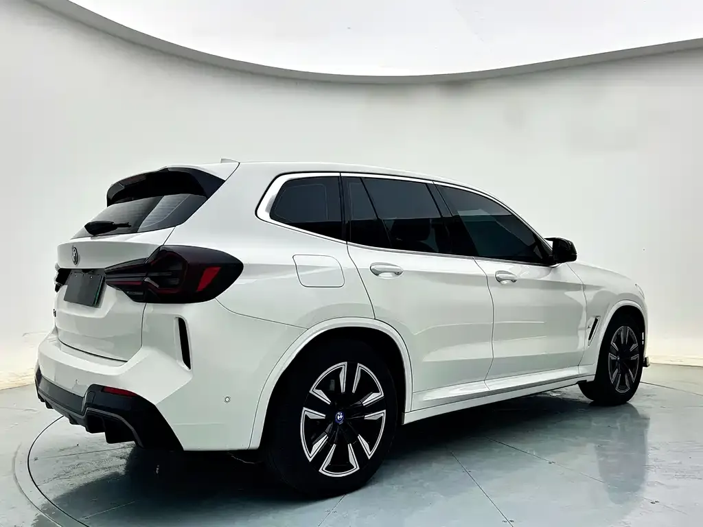 BMW iX3 — фото 4