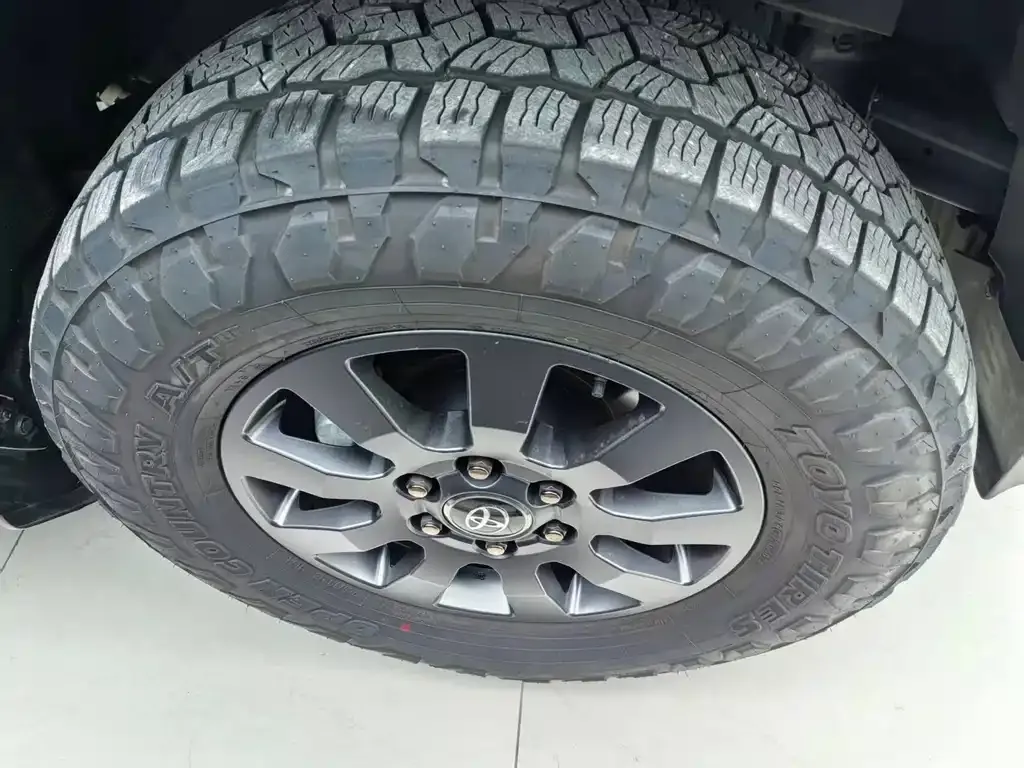 Toyota Prado — фото 9