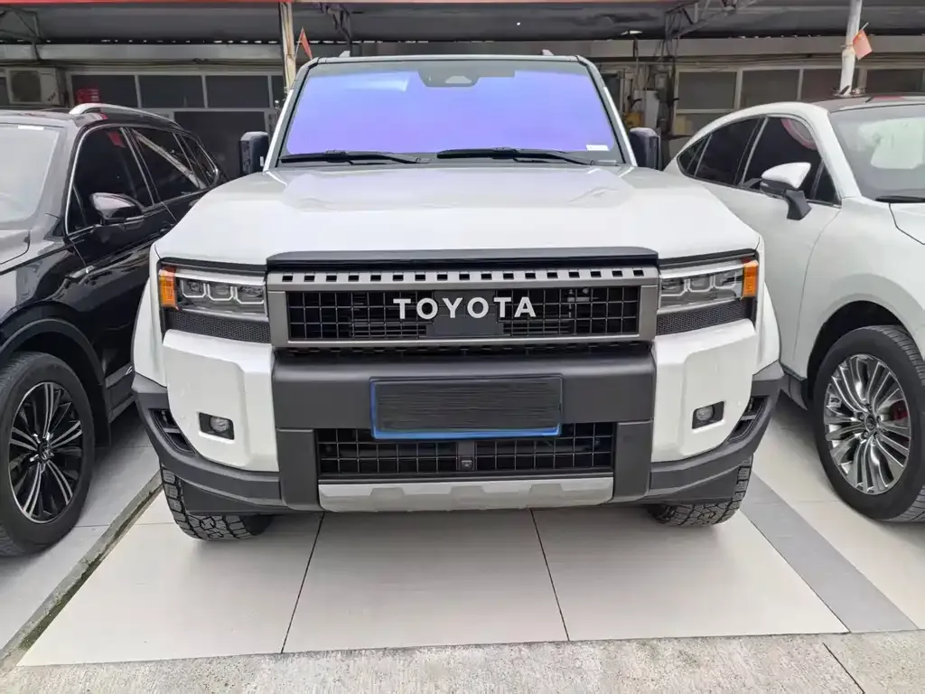 Toyota Prado — фото 10