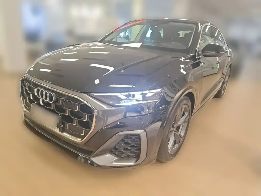 Audi Q8 — фото 1