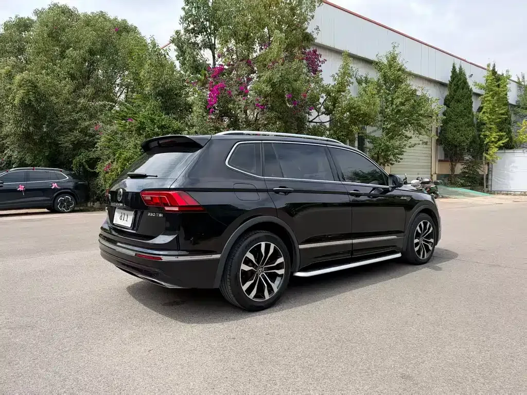 Volkswagen Tiguan L — фото 3