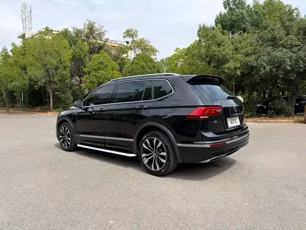 Volkswagen Tiguan L — фото 9