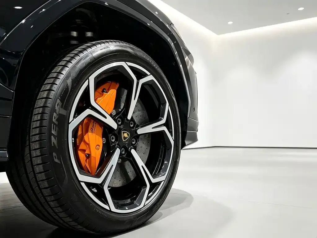 Lamborghini Urus — фото 10