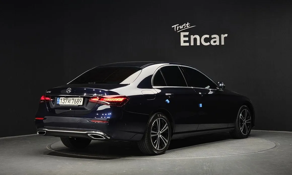 Mercedes-Benz E-Class — фото 8