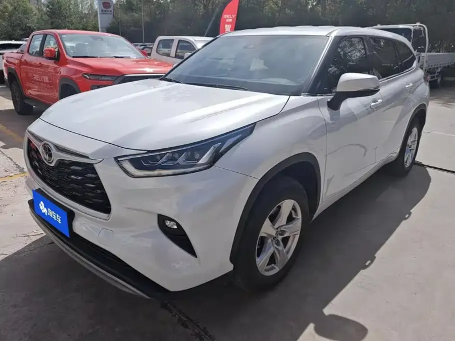 Toyota Highlander — фото 1
