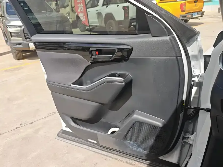 Toyota Highlander — фото 10