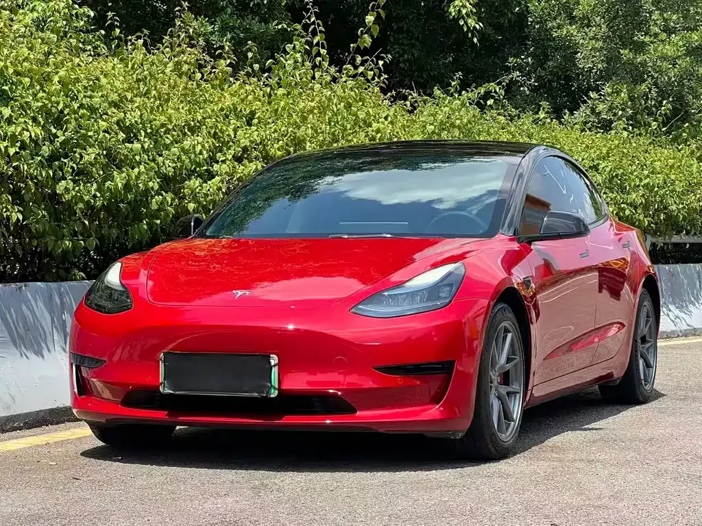 Tesla Model 3 — фото 1